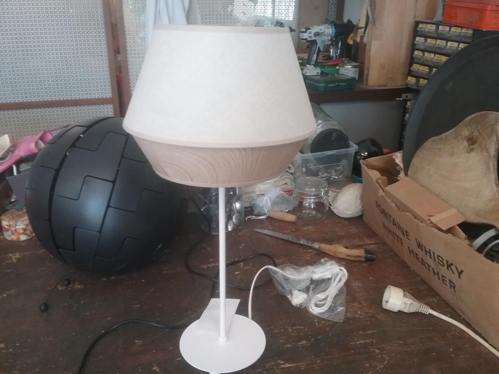 LAMPE NEUVE 