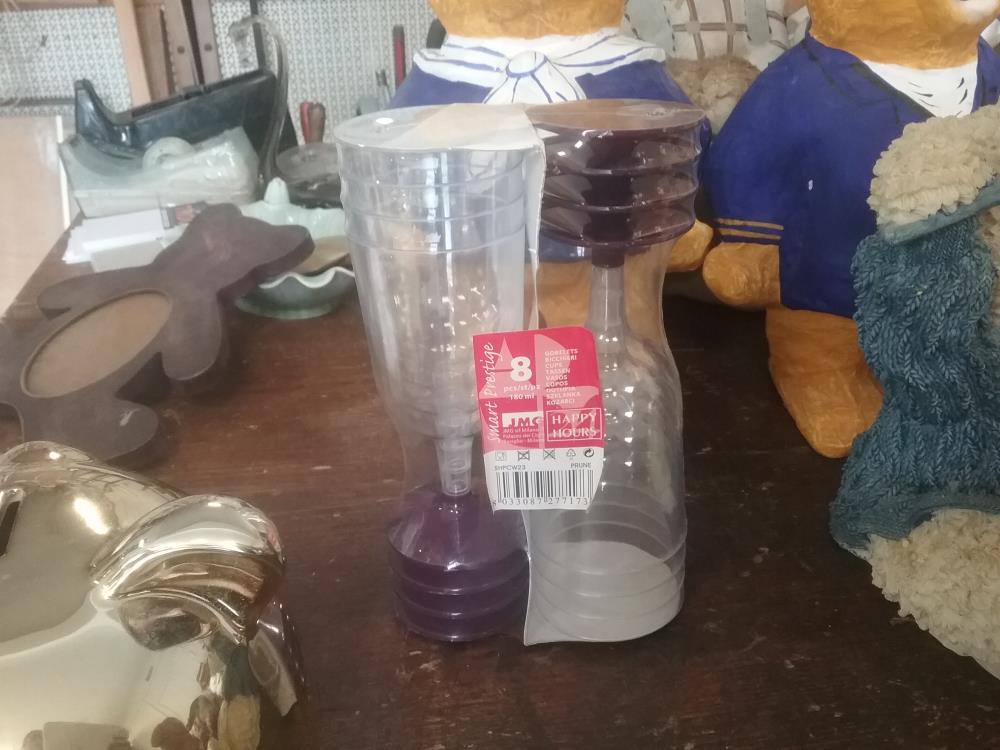 8 GOBELET PLASTIQUE NEUF
