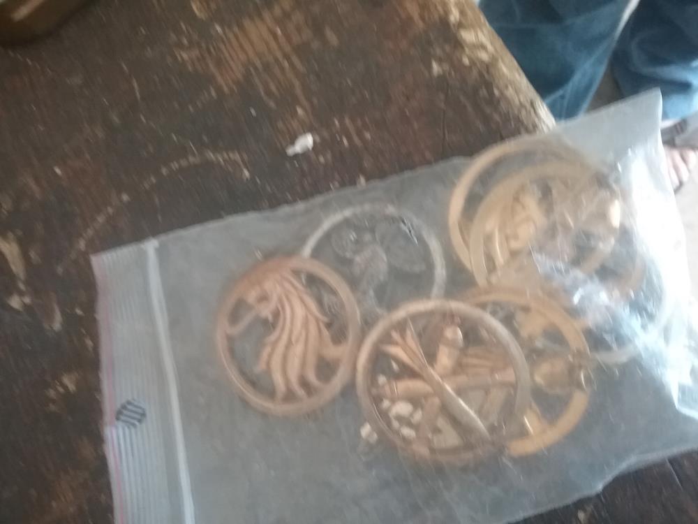 LOT INSIGNES DE BERETS 