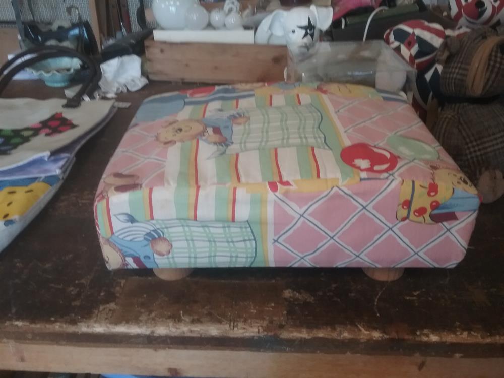 REPOSE PIED POUF ENFANT 