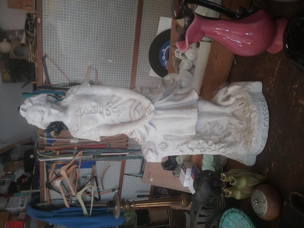 PLATRE CRUCHE CASSEE