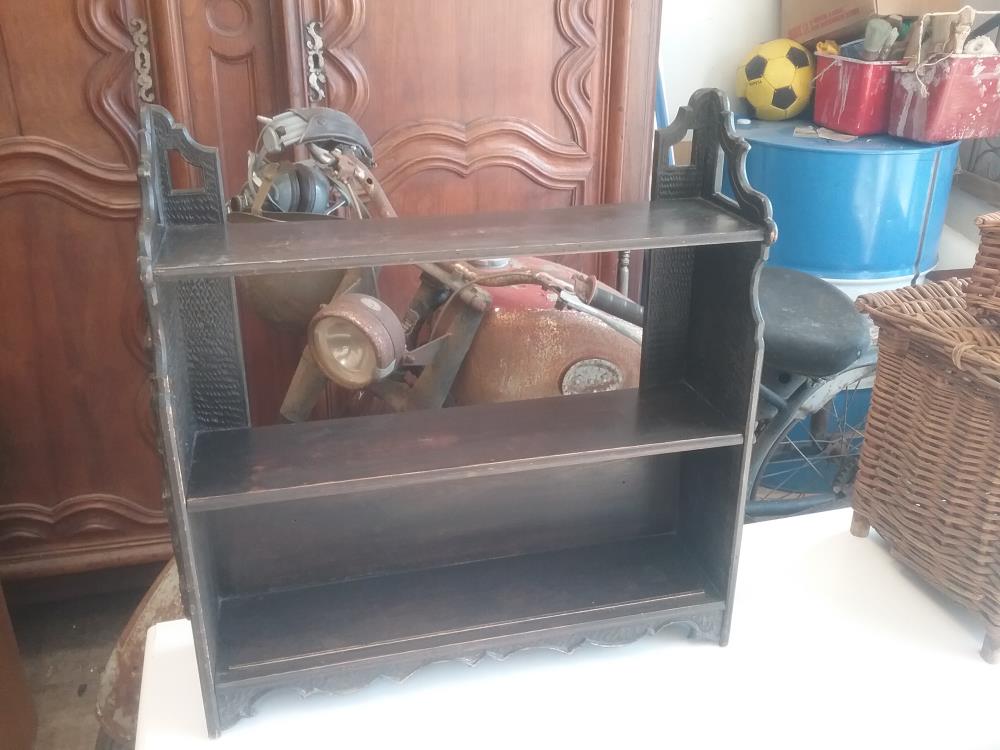 ETAGERE SCULPTEE