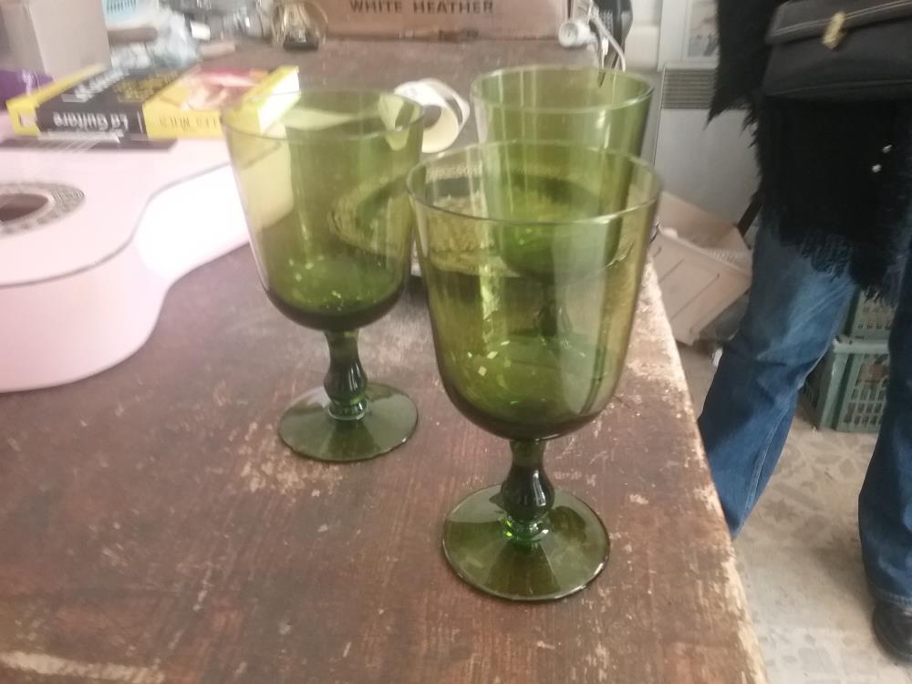 3 GRANDS VERRES VERTS 