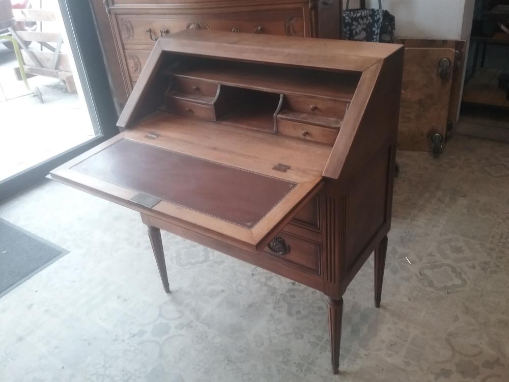 SECRÉTAIRE  ANCIEN