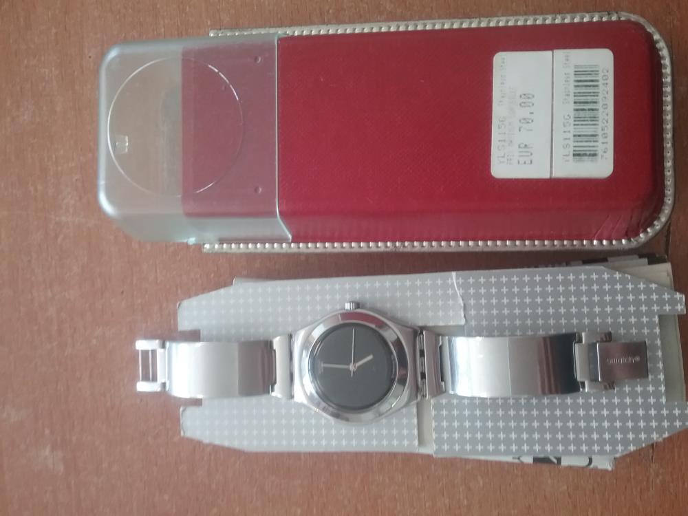 MONTRE SWATCH FEMME ET BOITE