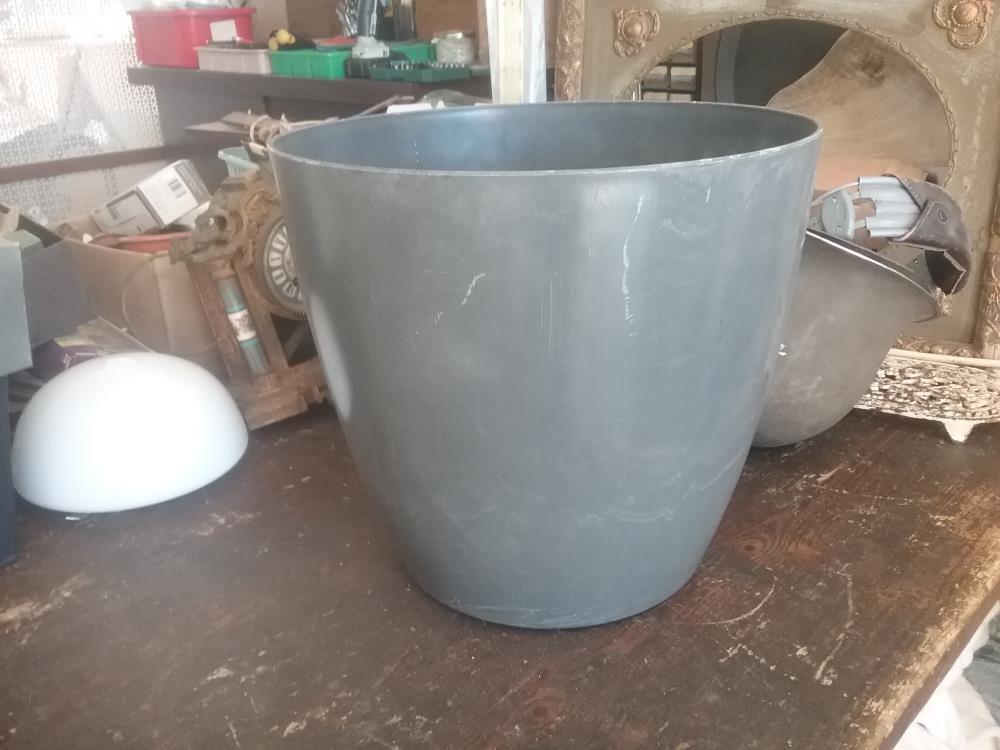 CACHE POT PLASTIQUE GM