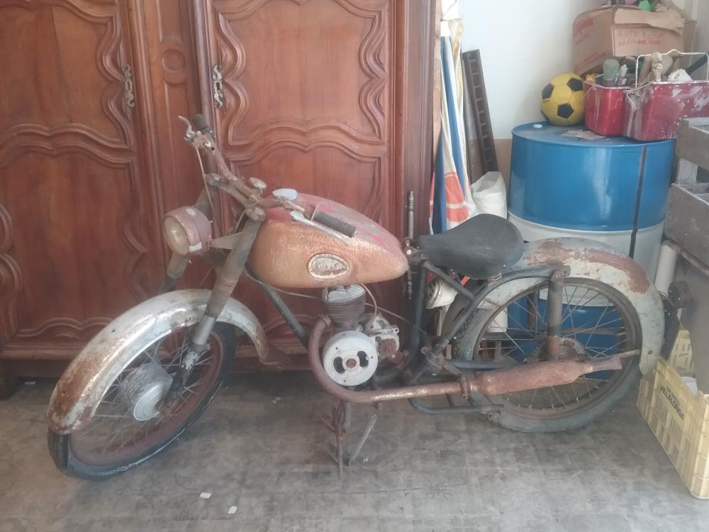 MOTO RENE GILLET AN 50 EN L'ETAT