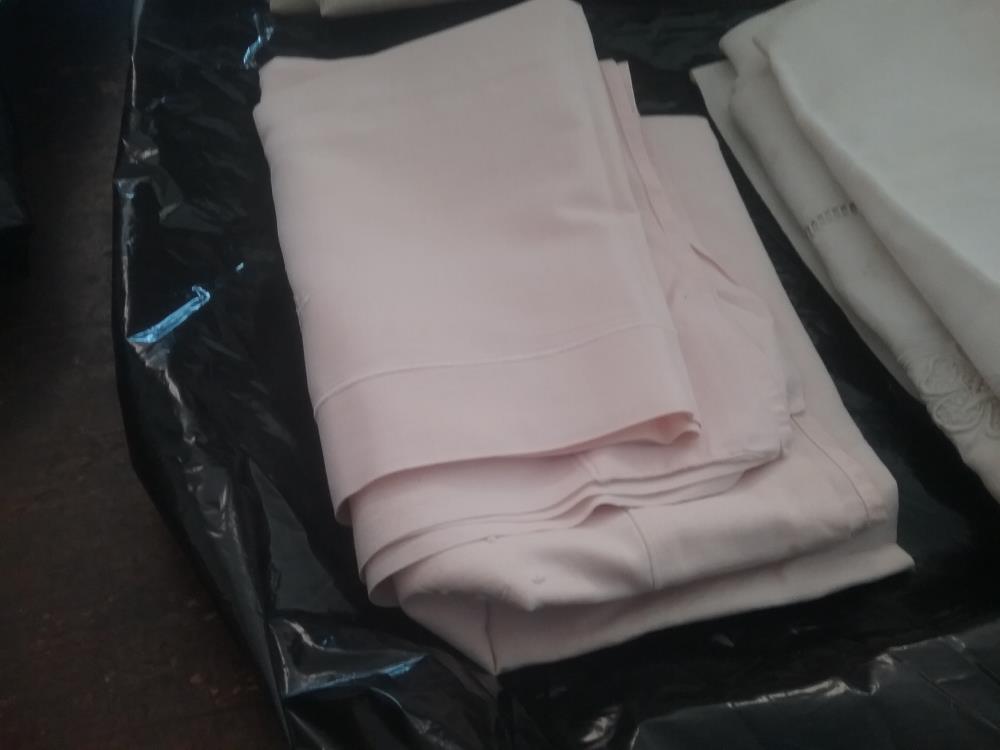 PAIRE D'OREILLERS ROSE