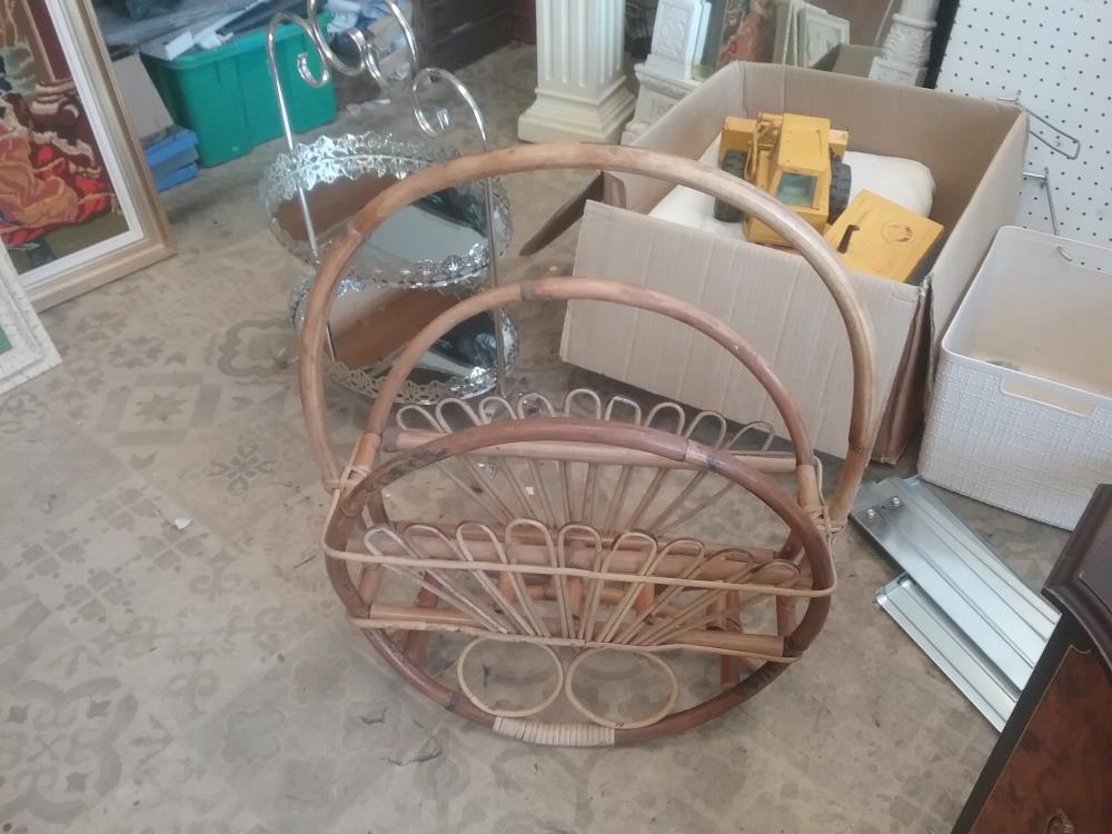 PORTE JOURNAUX ROTIN