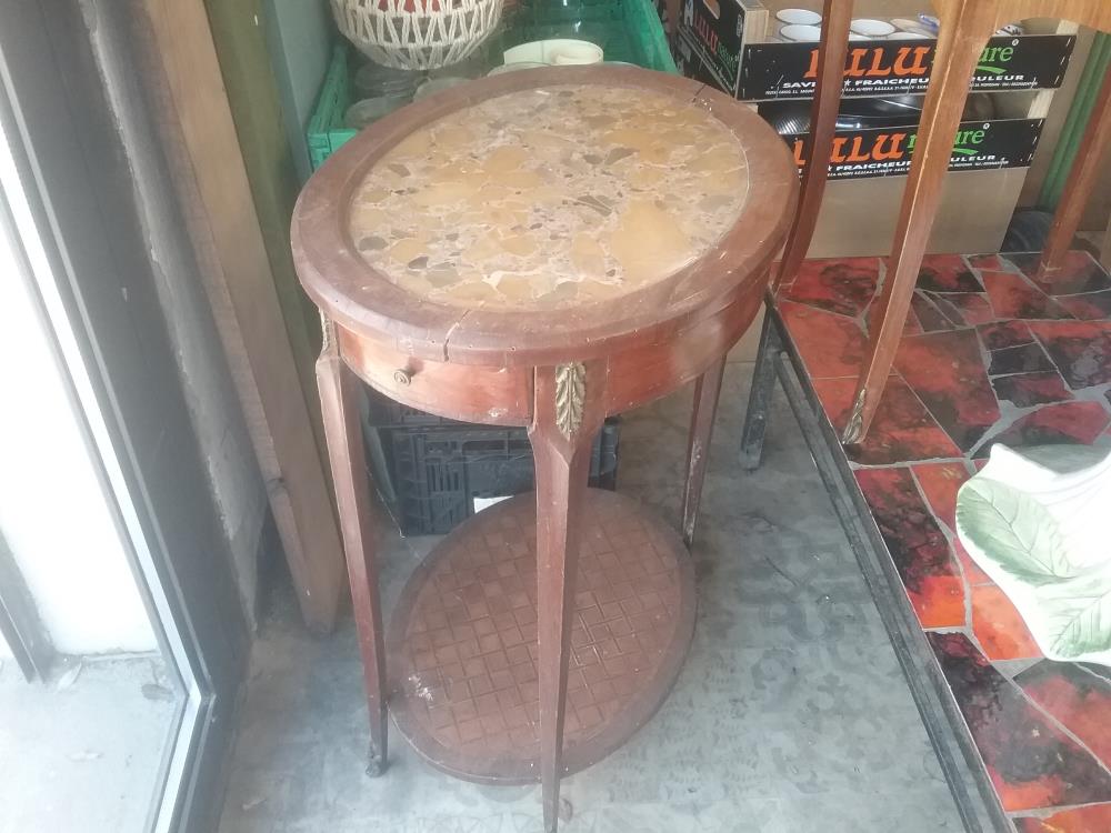 GUERIDON MARBRE OVALE