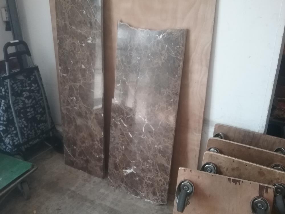 MARBRE MARRON A RECOUPER