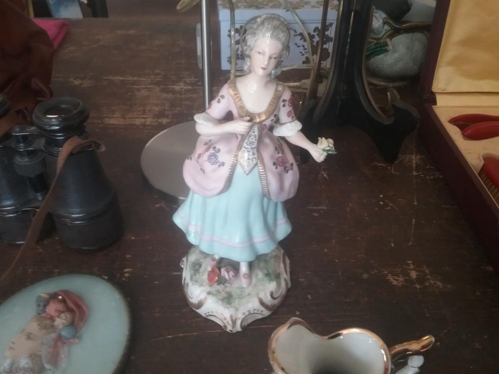 PERSONNAGE PORCELAINE