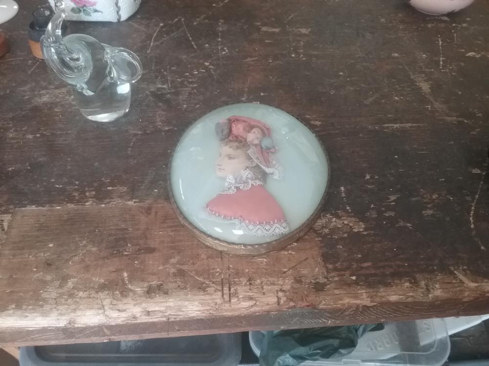 CADRE MEDAILLON BOMBÉ 