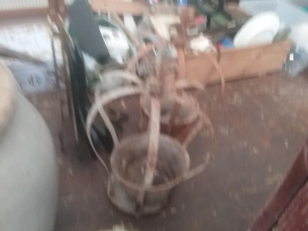 COURONNE CACHE POT METAL