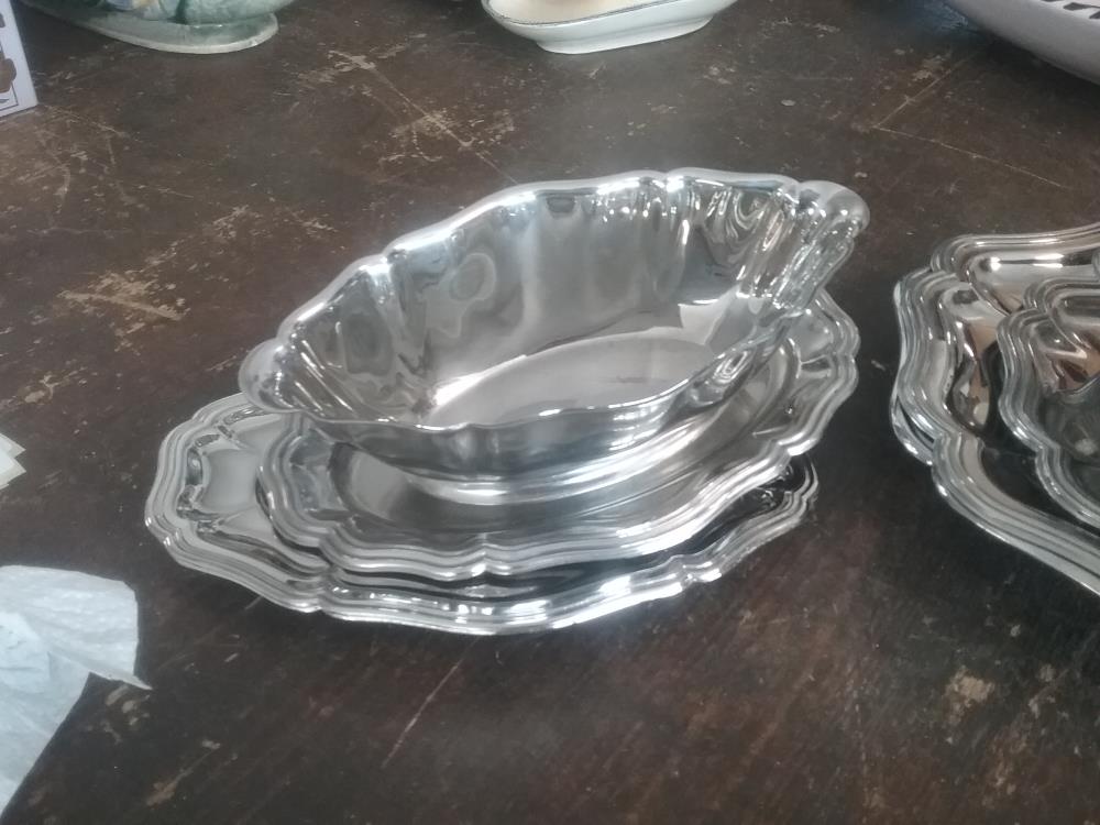 SAUCIERE ET 2 PLATS INOX LR