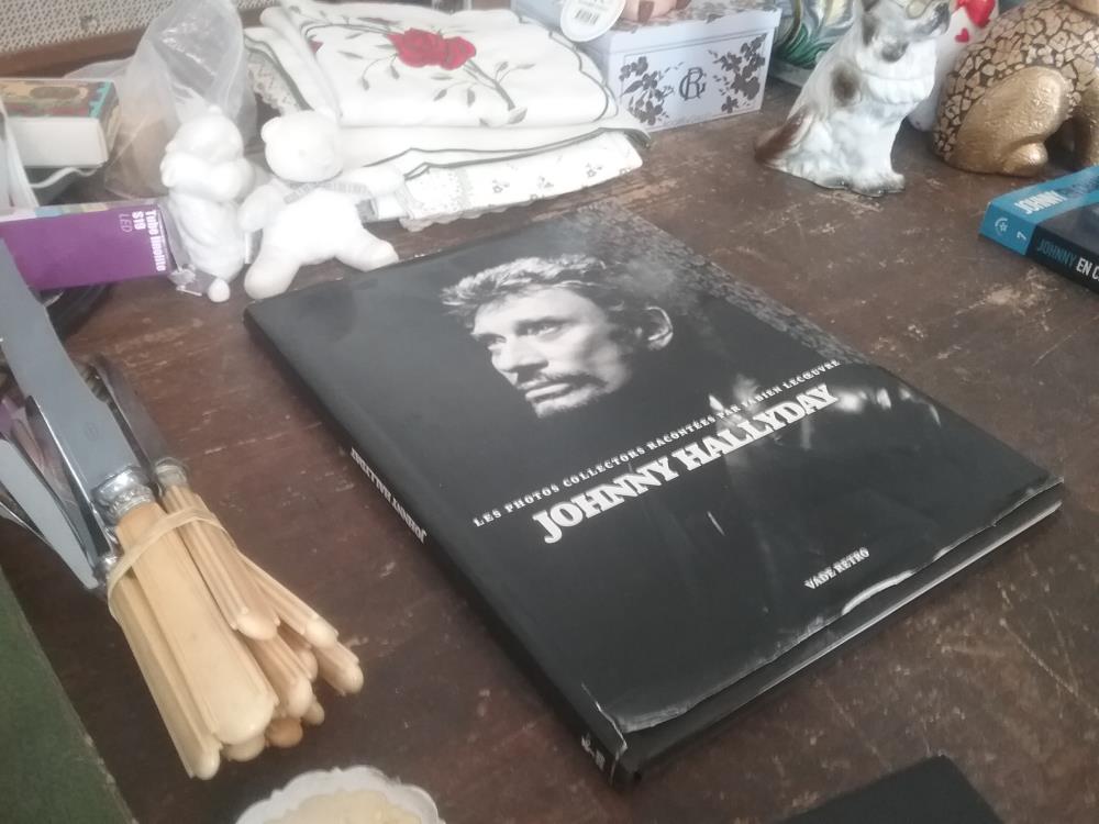 LIVRE PHOTO JOHNNY HALLYDAY 