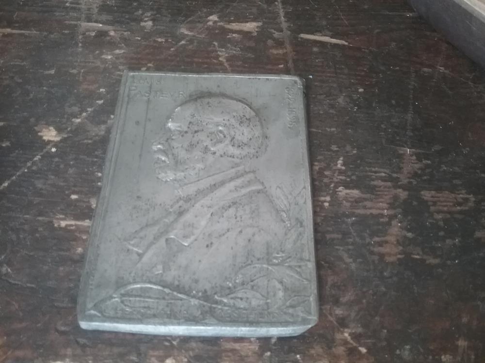 PLAQUE PASTEUR 