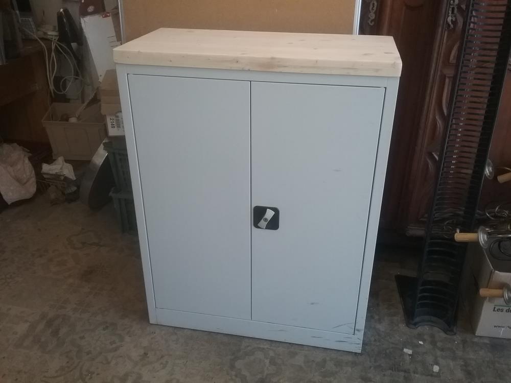 ARMOIRE METAL ET BOIS 