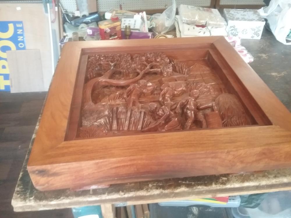 PARTIE TABLE A THE BOIS SCULPTE