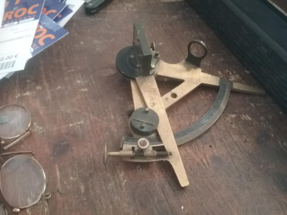 OUTIL MESURE ANCIEN
