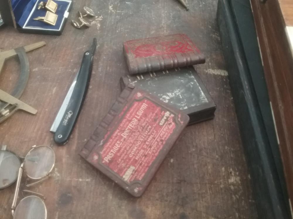 BOITE PASTILLE ANCIENNE
