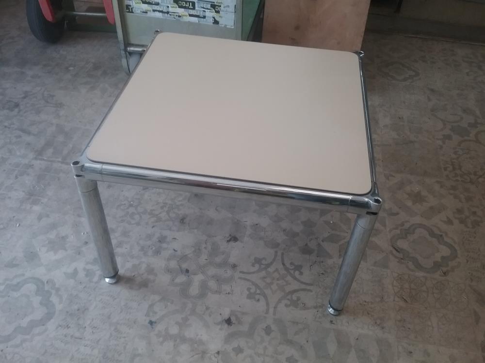 TABLE BASSE AN 70