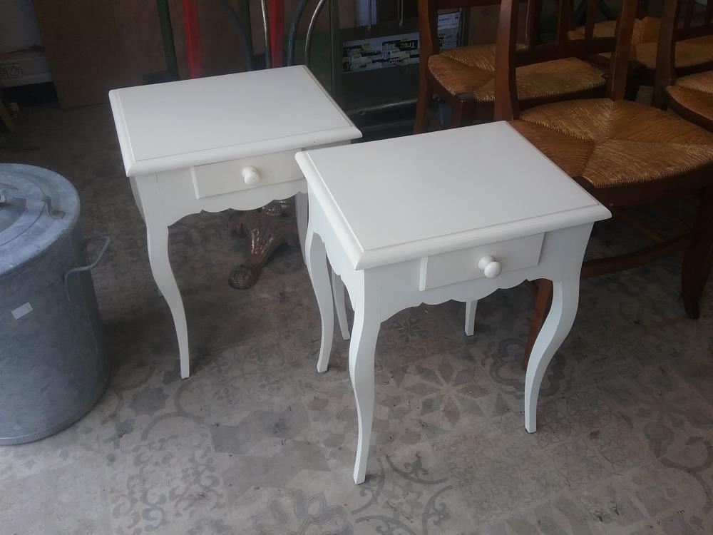 PAIRE DE CHEVETS BLANCS
