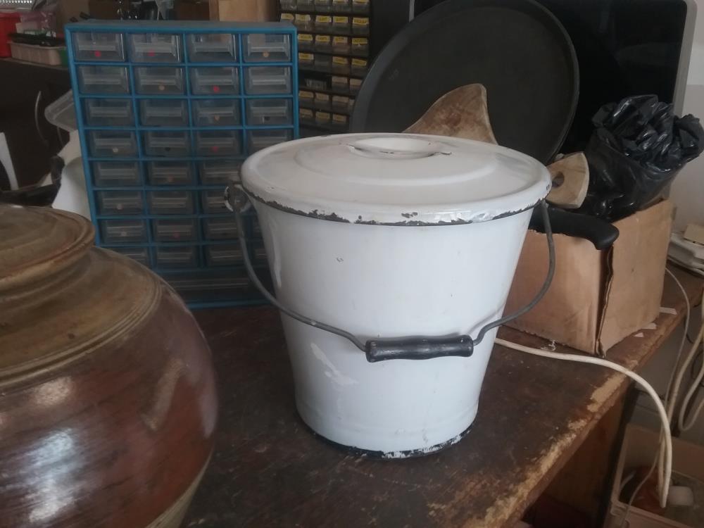 POT CORBEILLE EMAILLE METAL