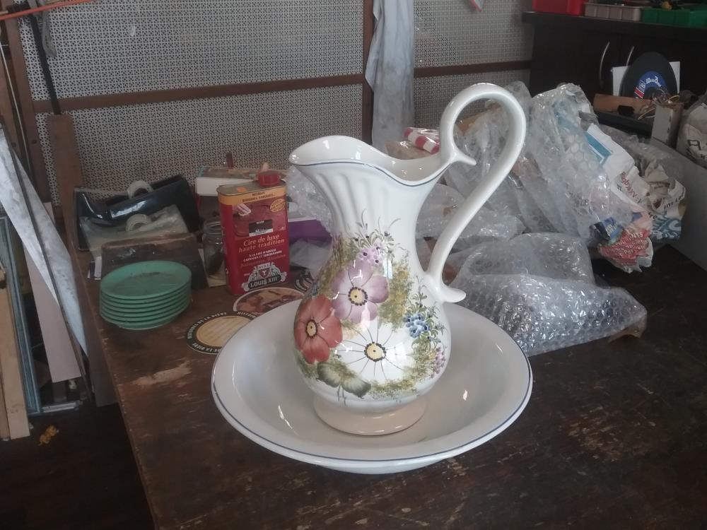 BROC ANCIEN FLEURIS
