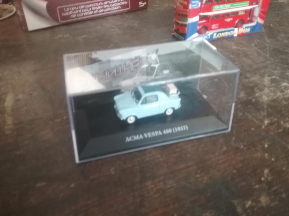 VOITURE VESPA