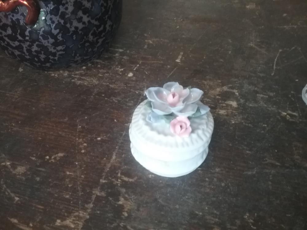 BOITE PORCELAINE FLEUR
