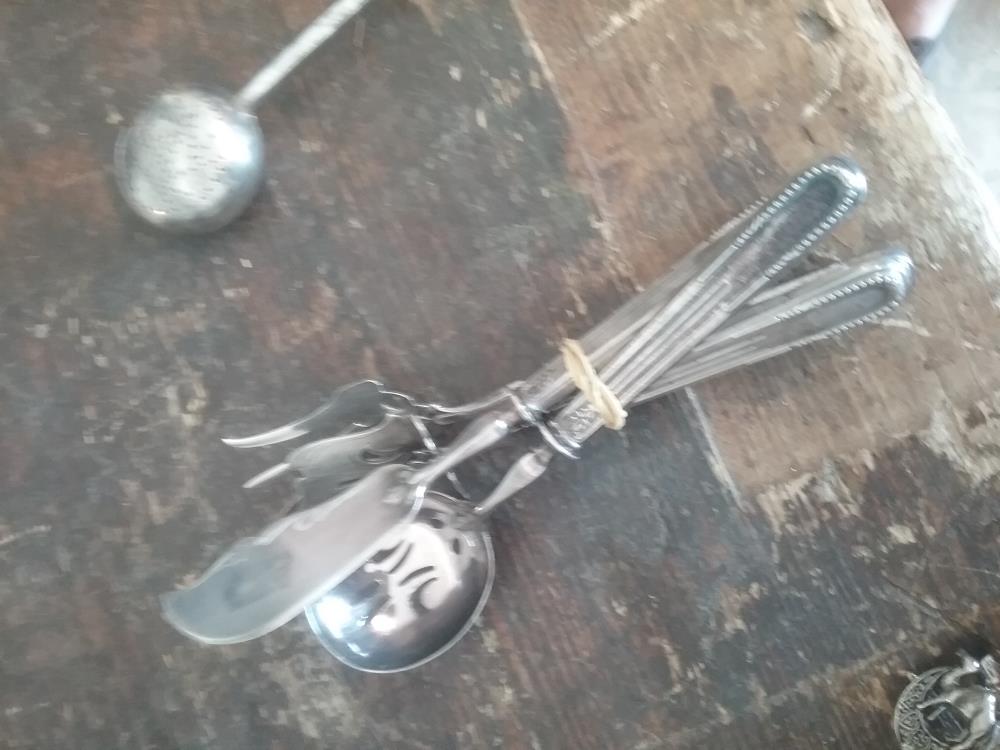 4 COUVERTS ARGENT FOURRE