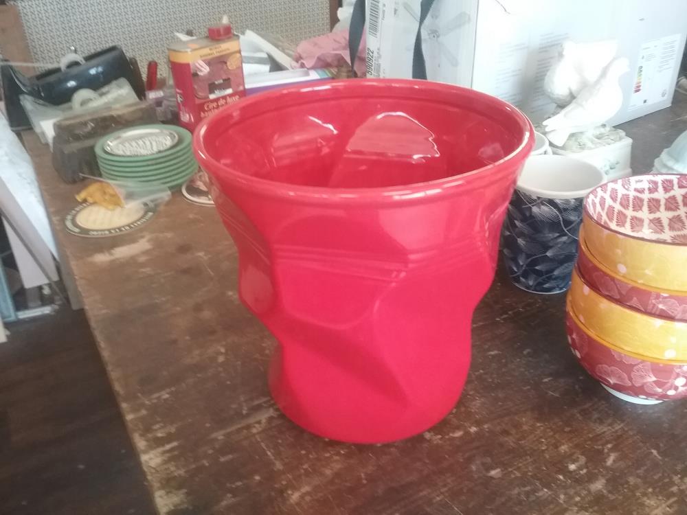 CACHE POT ROUGE