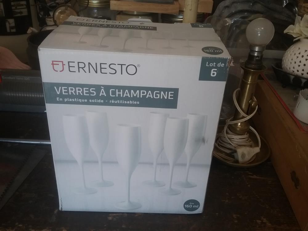 6 FLUTES A CHAMPAGNES ERNESTO