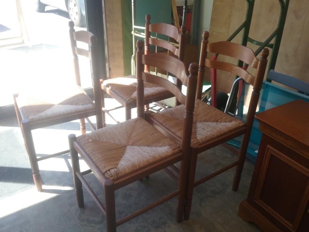 4  CHAISES PAILLEES 