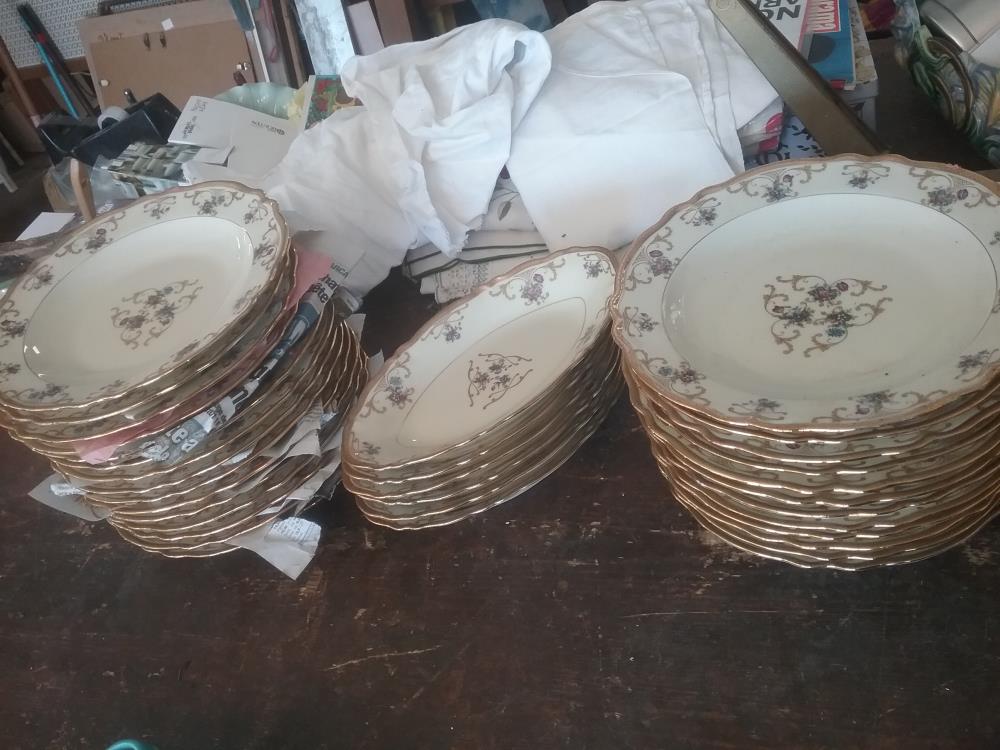 SERVICE D'ASSIETTES LIMOGES 6 PLATS 