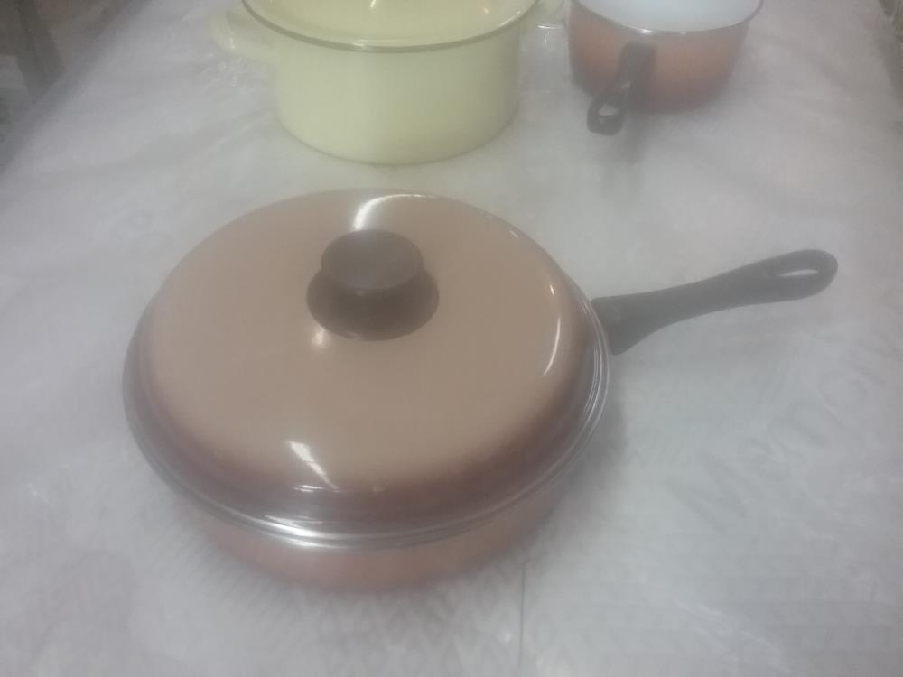 CASSEROLLE ET COUVERCLE VINTAGE