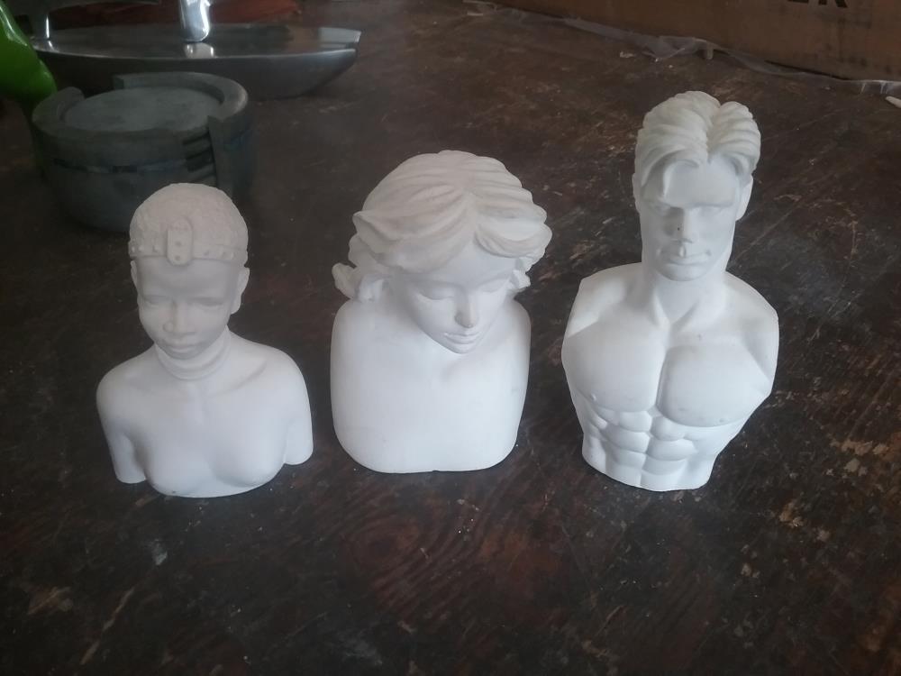 3 BUSTES PLATRE