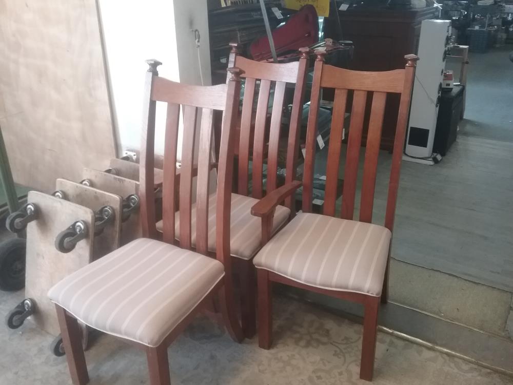 4 CHAISES BOIS ET TISSUS