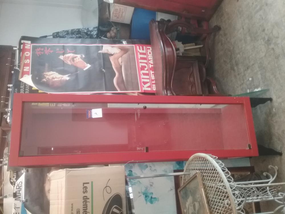 VITRINE ROUGE DESIGN
