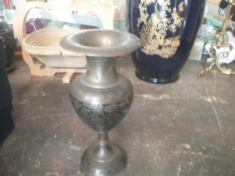 VASE ANCIEN LAITON GRAVE NUMEROTE