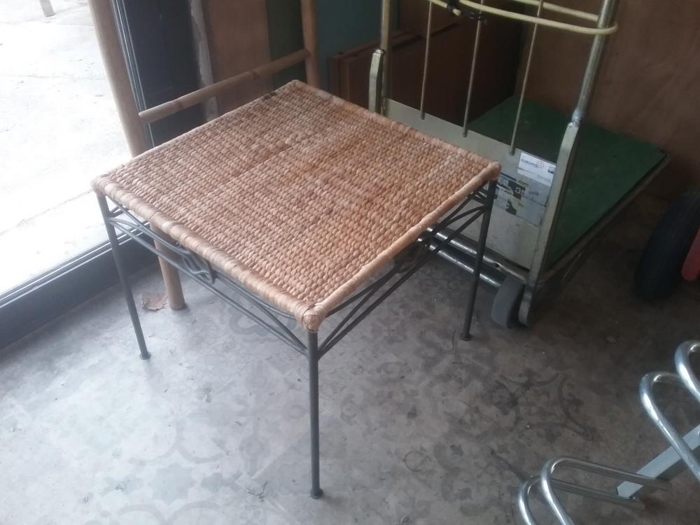 TABLE BASSE PAILLE