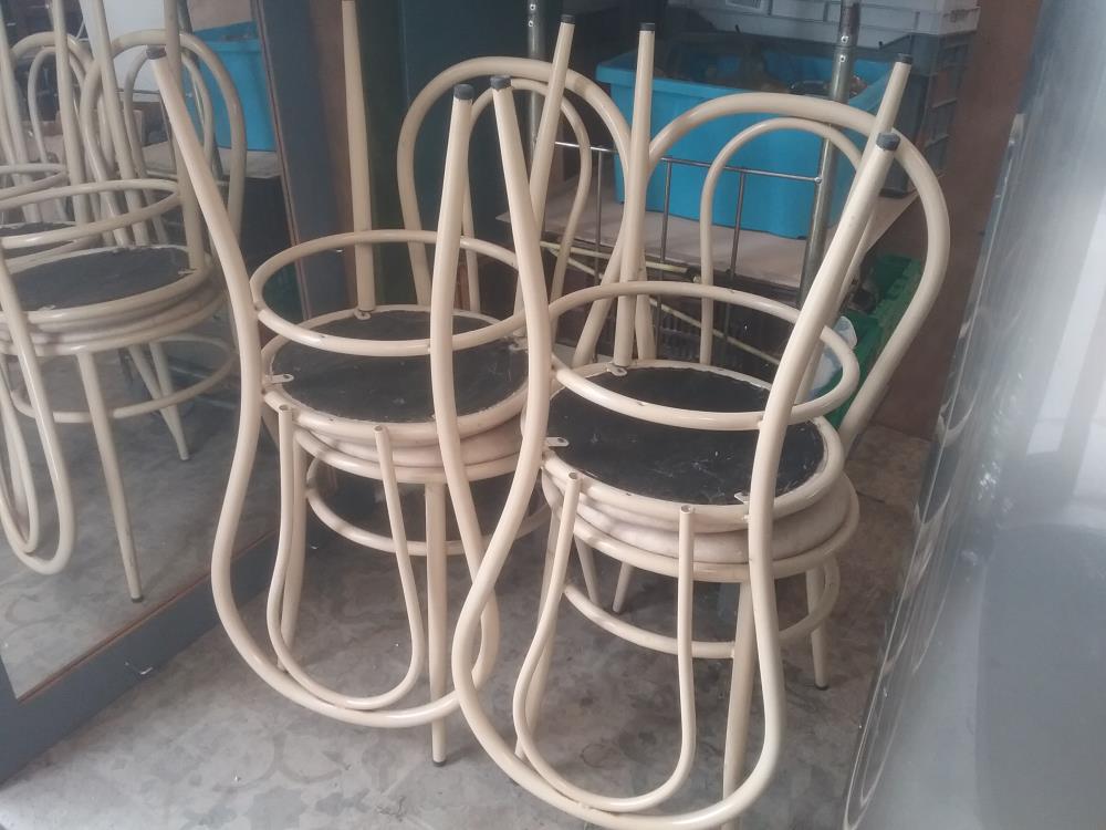 4 CHAISES DE CUISINES JAUNES