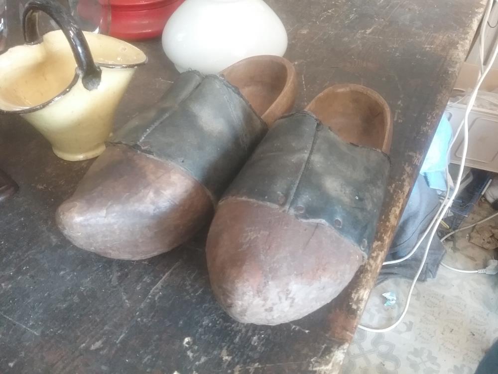PAIRE SABOTS ANCIEN 