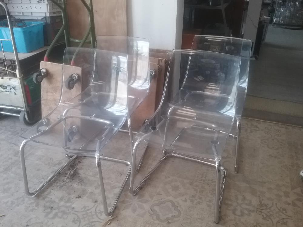 4 CHAISES IKEA GHOST