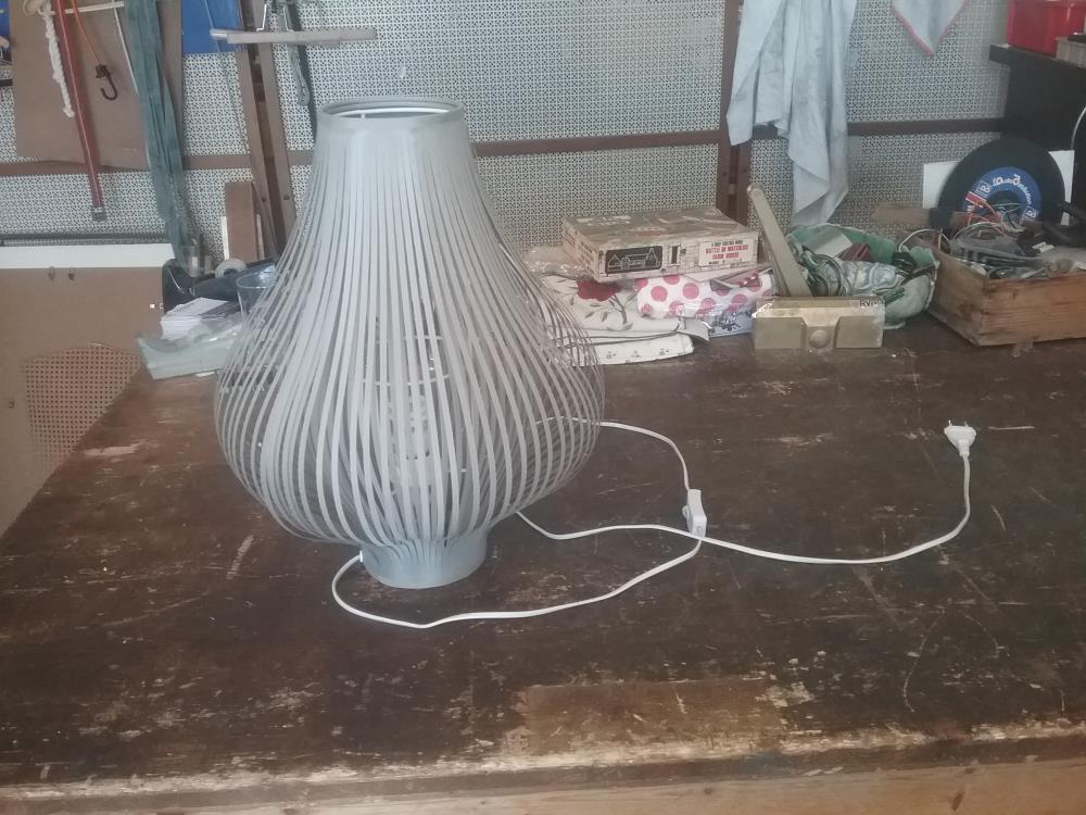 LAMPE GRISE 