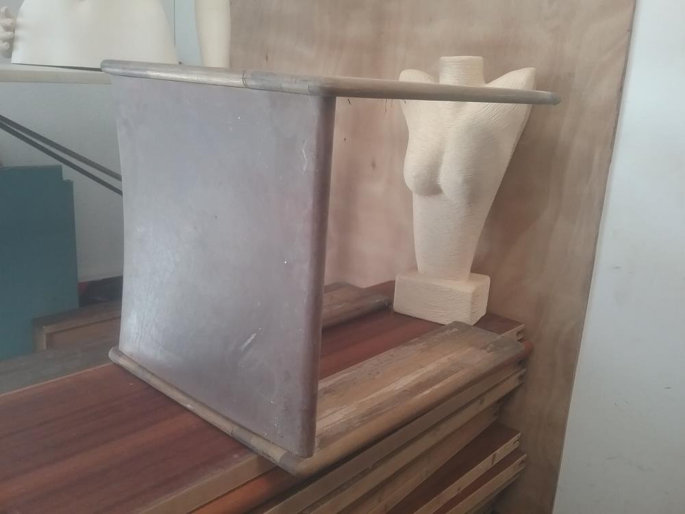POUF ANCIEN CUIR ET BOIS