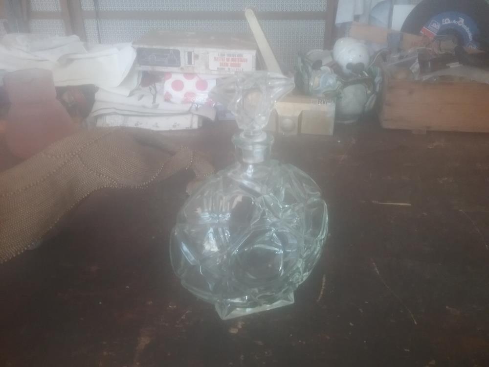 CARAFE VERRE ET BOUCHON