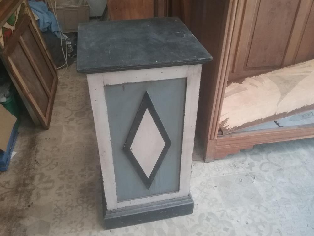 SOCLE BOIS PEINT GRIS ET NOIR
