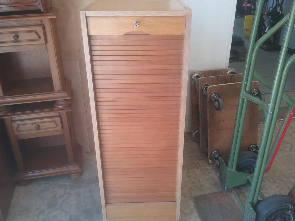 MEUBLE A RIDEAUX